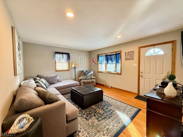 50 Glen Ave, Hardyston Twp., NJ 07460