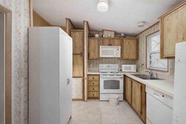 1763 W SCHWARTZ BOULEVARD, Lady Lake, FL 32159