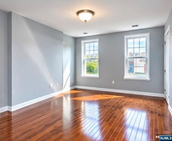 142 Ripley Place, Elizabethport, NJ 07206