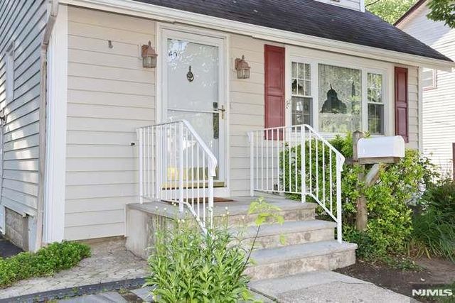 49 S Franklin Avenue, Bergenfield, NJ 07621