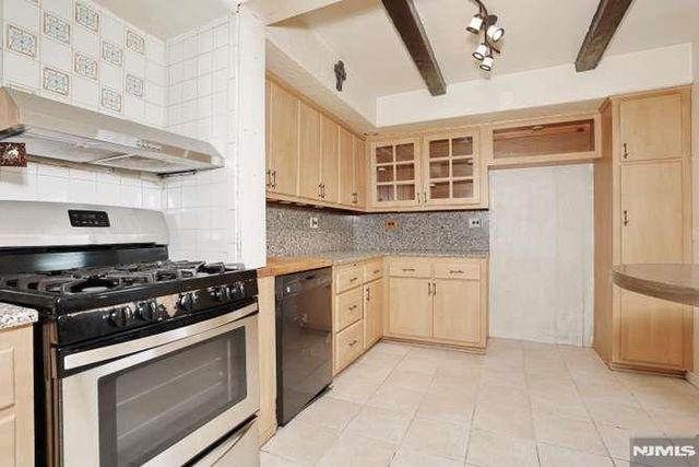 49 S Franklin Avenue, Bergenfield, NJ 07621