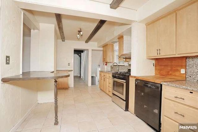 49 S Franklin Avenue, Bergenfield, NJ 07621