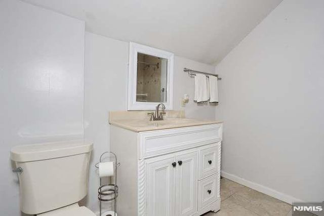 49 S Franklin Avenue, Bergenfield, NJ 07621