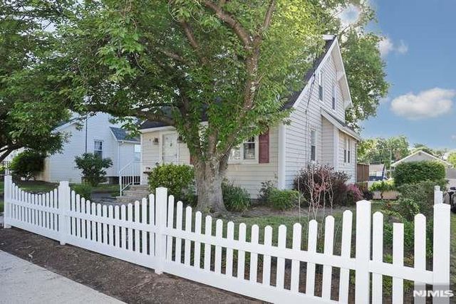 49 S Franklin Avenue, Bergenfield, NJ 07621