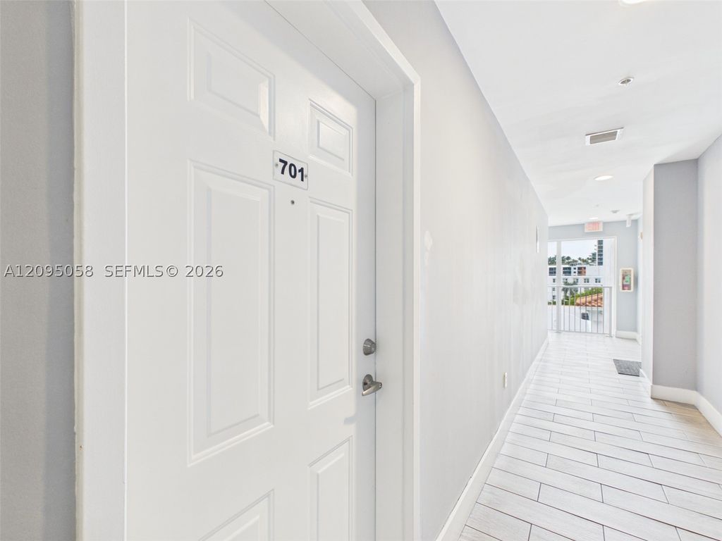 425 NE 30th St 701, Miami, FL 33137