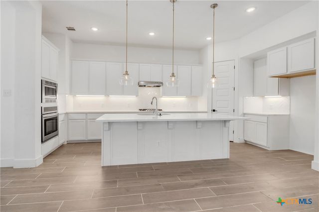 1421 Escarpment, New Braunfels, TX 78132