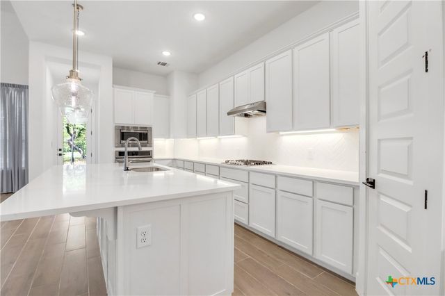 1421 Escarpment, New Braunfels, TX 78132