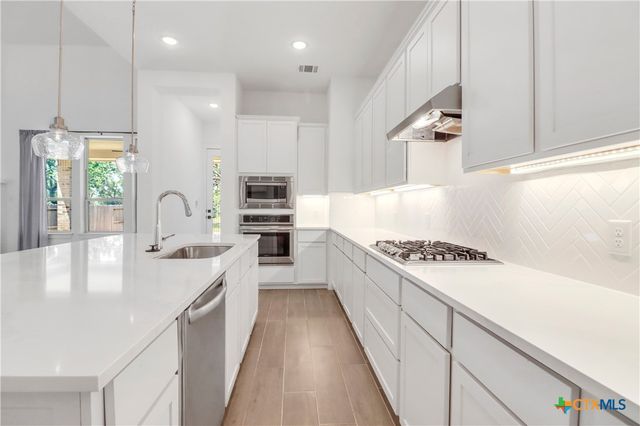 1421 Escarpment, New Braunfels, TX 78132