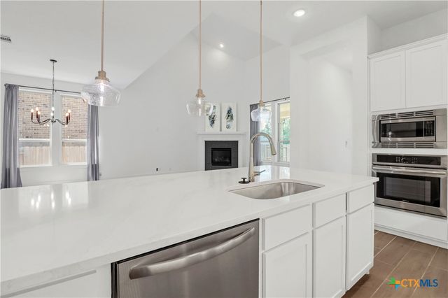 1421 Escarpment, New Braunfels, TX 78132