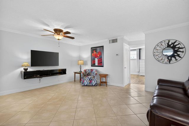109 Paradise Harbour Boulevard 409, North Palm Beach, FL 33408