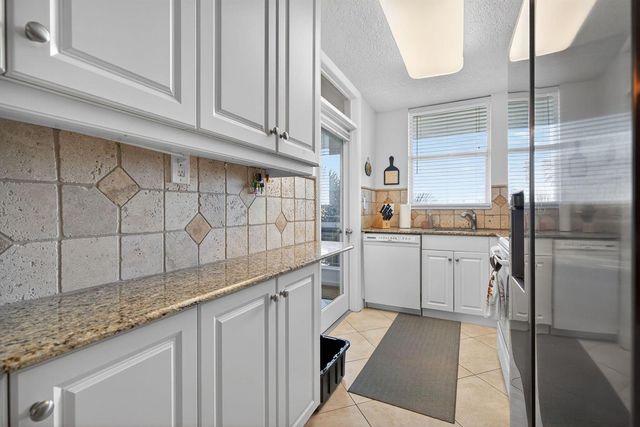 109 Paradise Harbour Boulevard 409, North Palm Beach, FL 33408