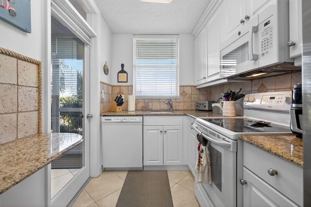 109 Paradise Harbour Boulevard 409, North Palm Beach, FL 33408
