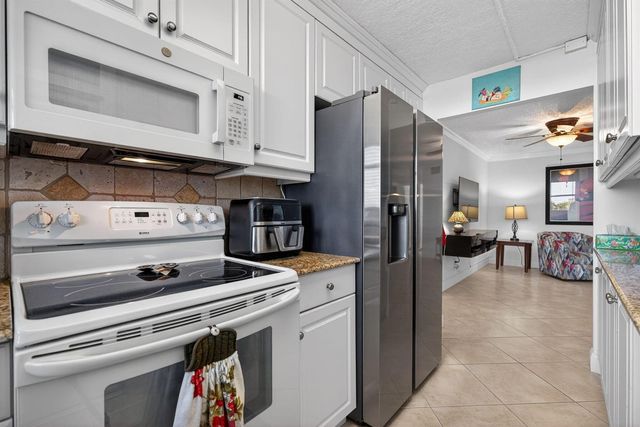 109 Paradise Harbour Boulevard 409, North Palm Beach, FL 33408