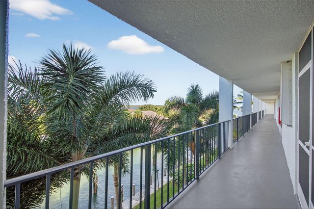 109 Paradise Harbour Boulevard 409, North Palm Beach, FL 33408