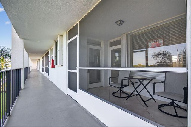 109 Paradise Harbour Boulevard 409, North Palm Beach, FL 33408