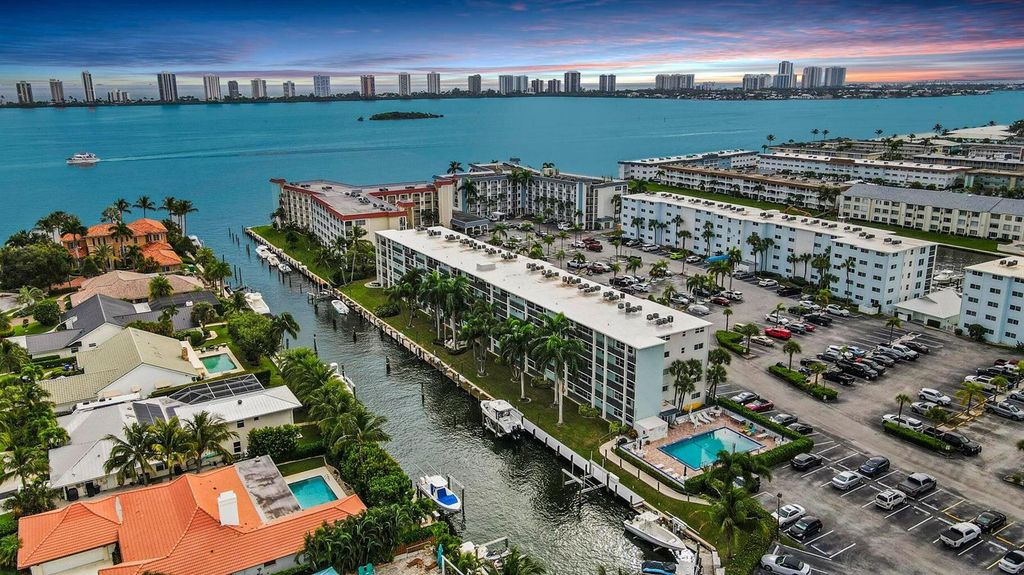 109 Paradise Harbour Boulevard 409, North Palm Beach, FL 33408