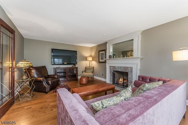 6 Bluebird Ct, Raritan Twp., NJ 08822