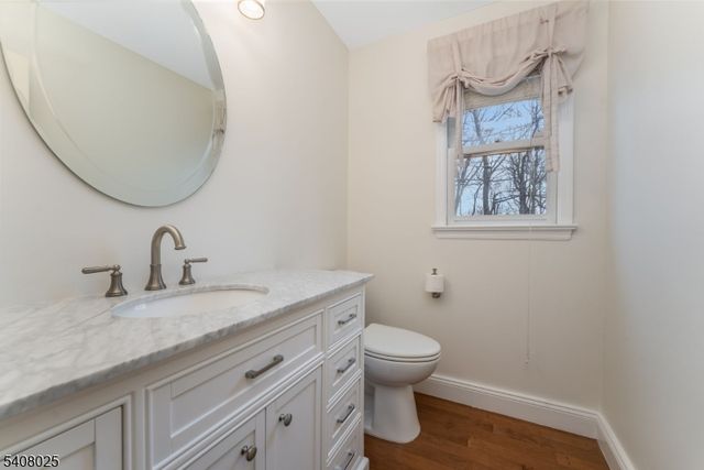 6 Bluebird Ct, Raritan Twp., NJ 08822