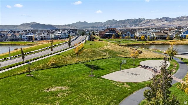 10984 S MANITOU WAY, South Jordan, UT 84009