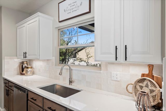 10984 S MANITOU WAY, South Jordan, UT 84009