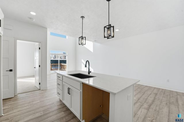 5933 S Whisper Creek Pl Place, Sioux Falls, SD 57108