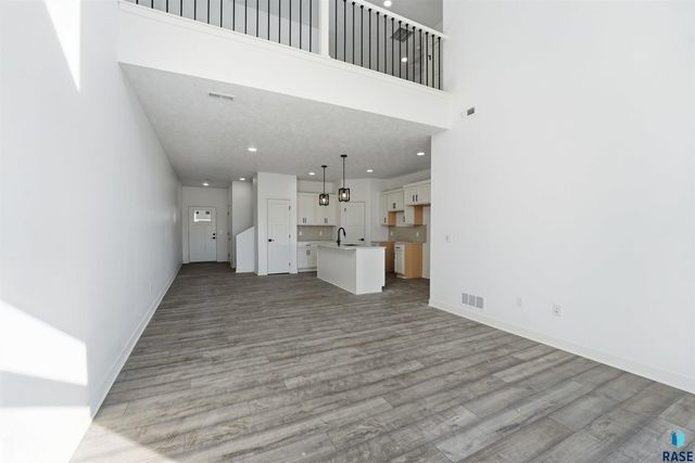 5933 S Whisper Creek Pl Place, Sioux Falls, SD 57108