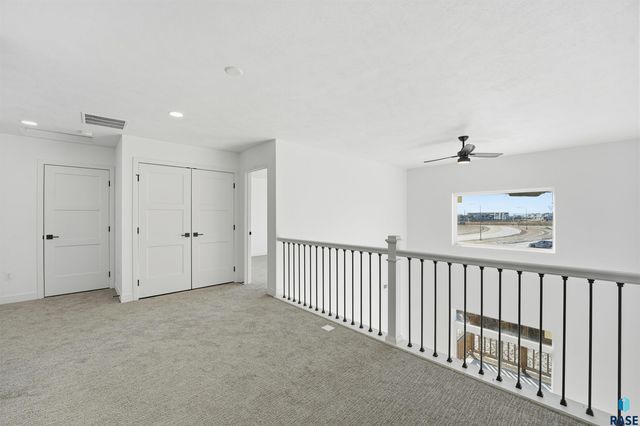 5933 S Whisper Creek Pl Place, Sioux Falls, SD 57108