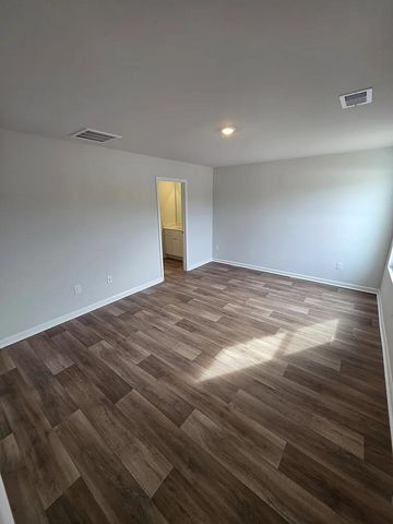 532 Runaway Train Dr, Loris, SC 29569