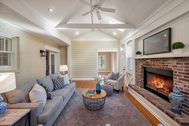 203A Woodmont Cir, Nashville, TN 37205