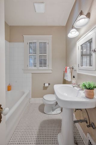 203A Woodmont Cir, Nashville, TN 37205