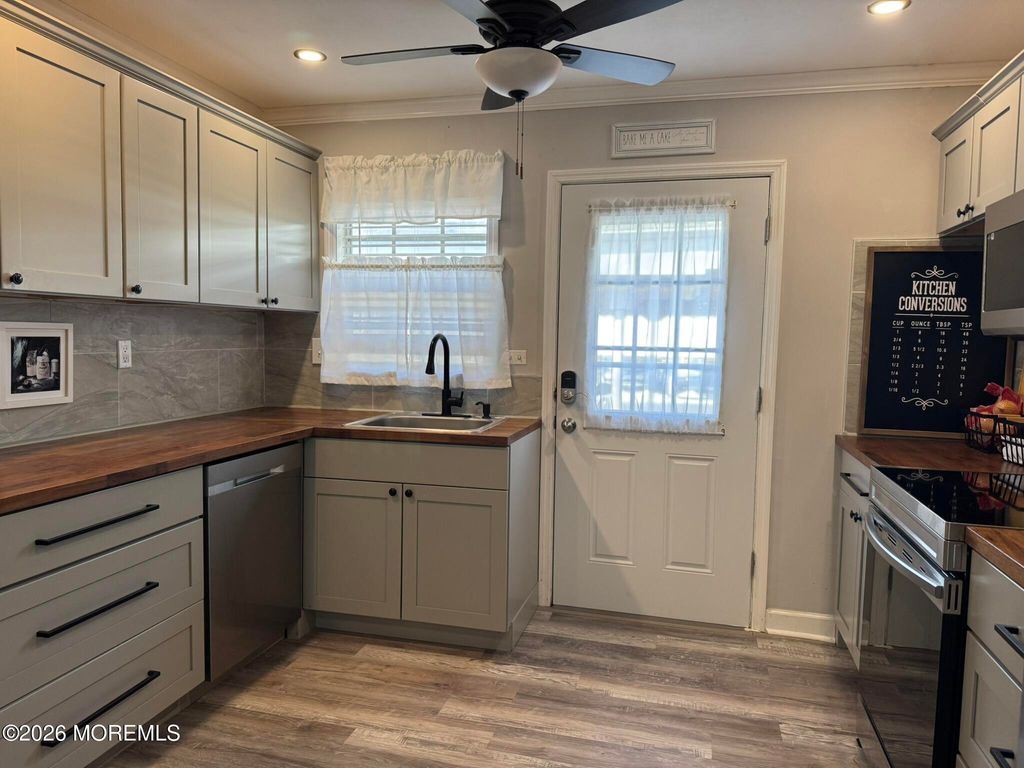 49C Cambridge Court 100c, Lakewood, NJ 08701