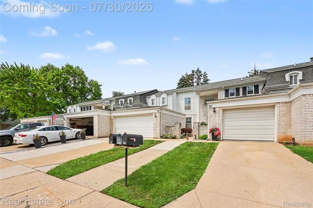 99 Manor Way, Rochester Hills, MI 48309