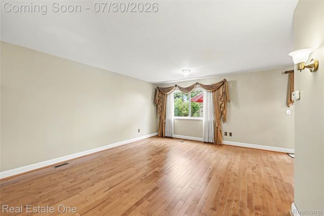 99 Manor Way, Rochester Hills, MI 48309