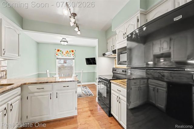 99 Manor Way, Rochester Hills, MI 48309