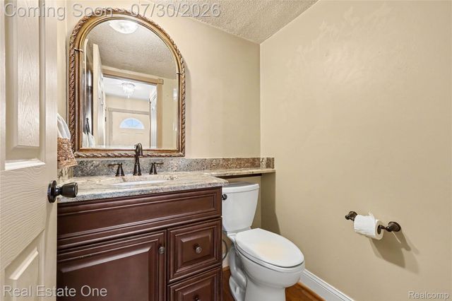 99 Manor Way, Rochester Hills, MI 48309