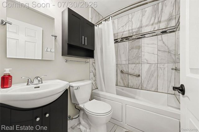99 Manor Way, Rochester Hills, MI 48309