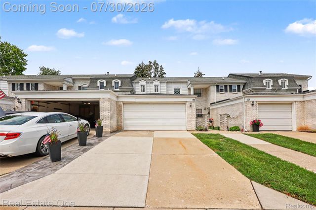 99 Manor Way, Rochester Hills, MI 48309