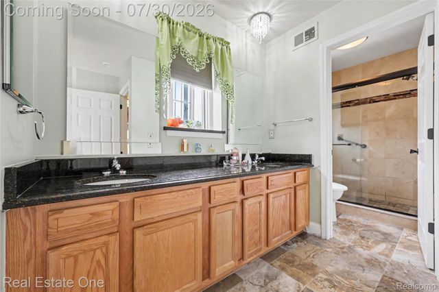 99 Manor Way, Rochester Hills, MI 48309