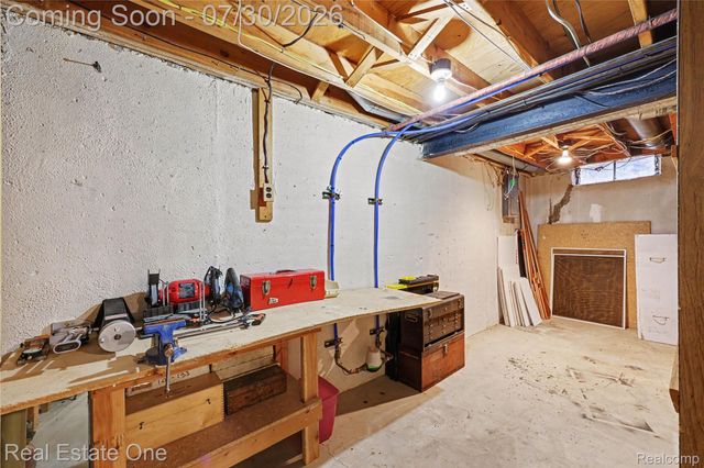 99 Manor Way, Rochester Hills, MI 48309