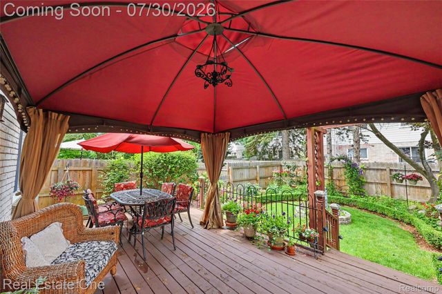 99 Manor Way, Rochester Hills, MI 48309