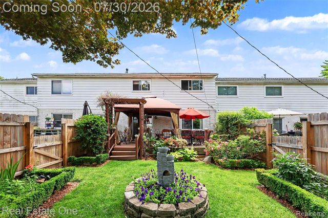 99 Manor Way, Rochester Hills, MI 48309