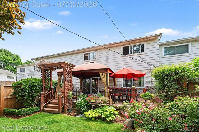 99 Manor Way, Rochester Hills, MI 48309