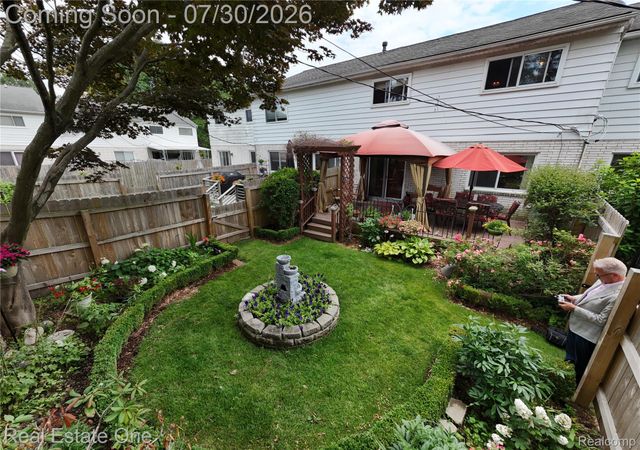 99 Manor Way, Rochester Hills, MI 48309