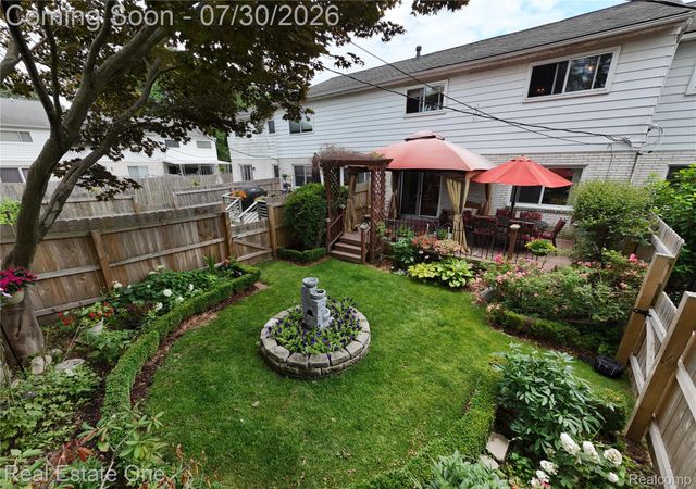 99 Manor Way, Rochester Hills, MI 48309