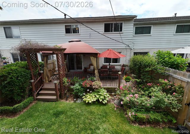 99 Manor Way, Rochester Hills, MI 48309