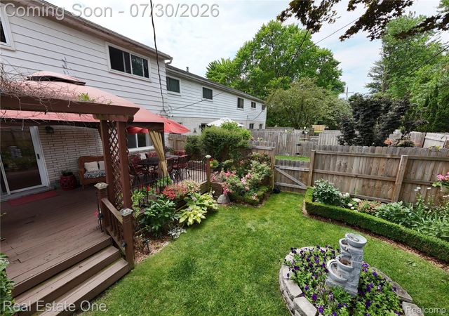 99 Manor Way, Rochester Hills, MI 48309