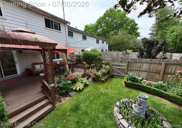 99 Manor Way, Rochester Hills, MI 48309