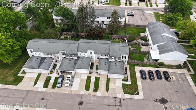 99 Manor Way, Rochester Hills, MI 48309