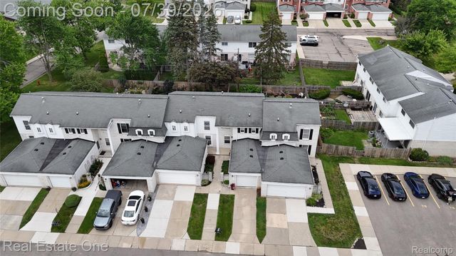 99 Manor Way, Rochester Hills, MI 48309