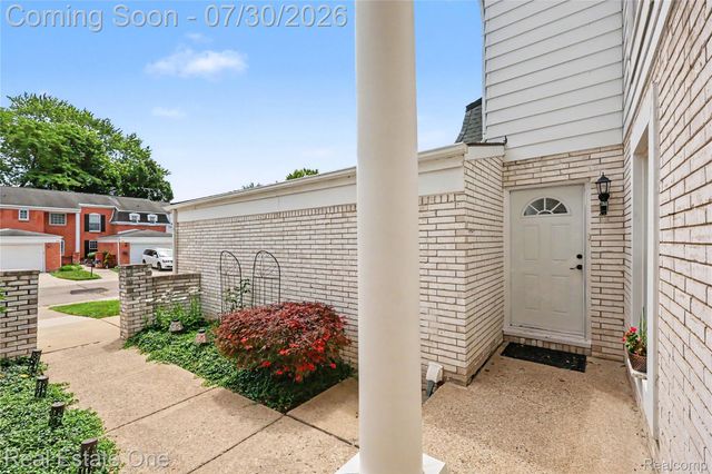 99 Manor Way, Rochester Hills, MI 48309